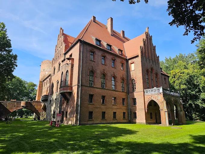 Zamek w Pęzinie